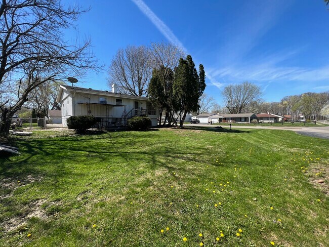 Building Photo - 2322 Aspen Ct