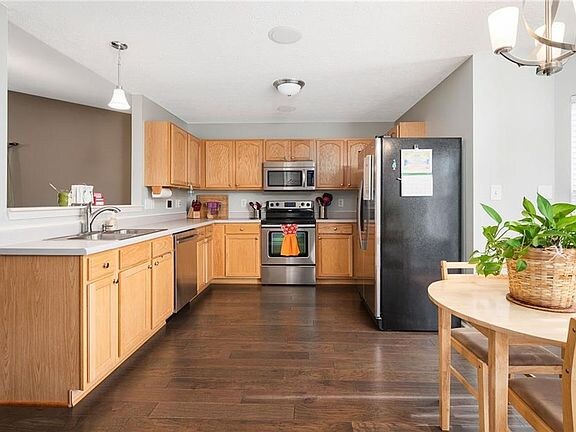 Building Photo - 1027 Pine Ridge Way