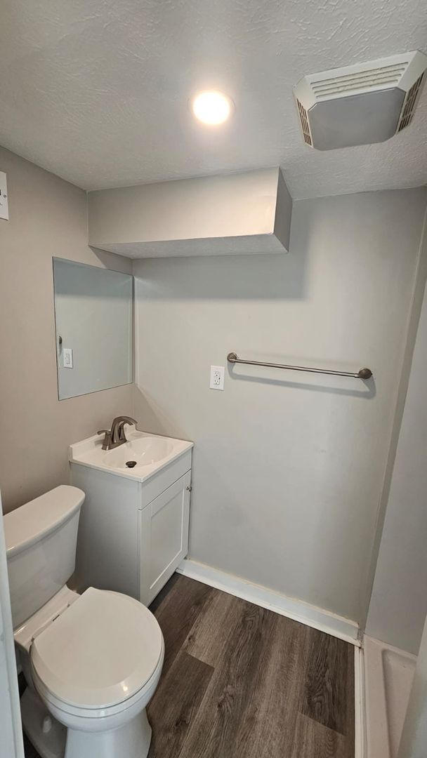 Building Photo - 4 bed 2 bath