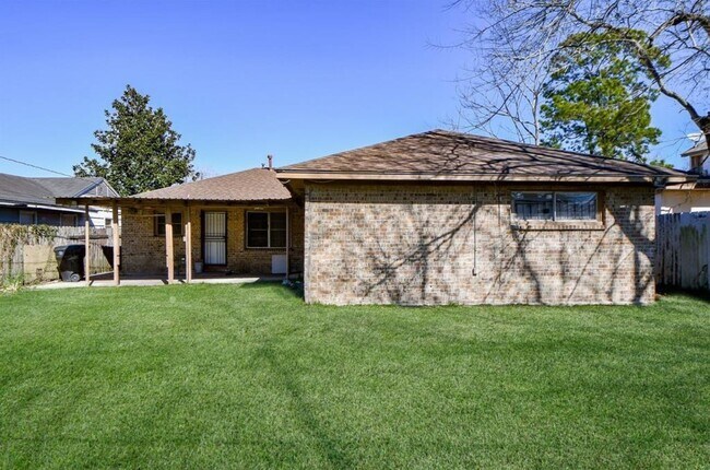 Building Photo - 5510 Ricky St