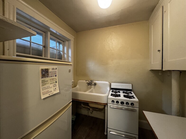 Building Photo - 6 Agassiz St