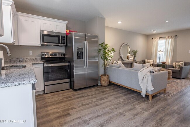 Building Photo - 933 Motsie Rd