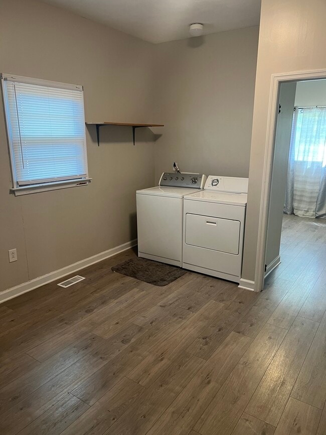 Building Photo - 1028 Cleveland St