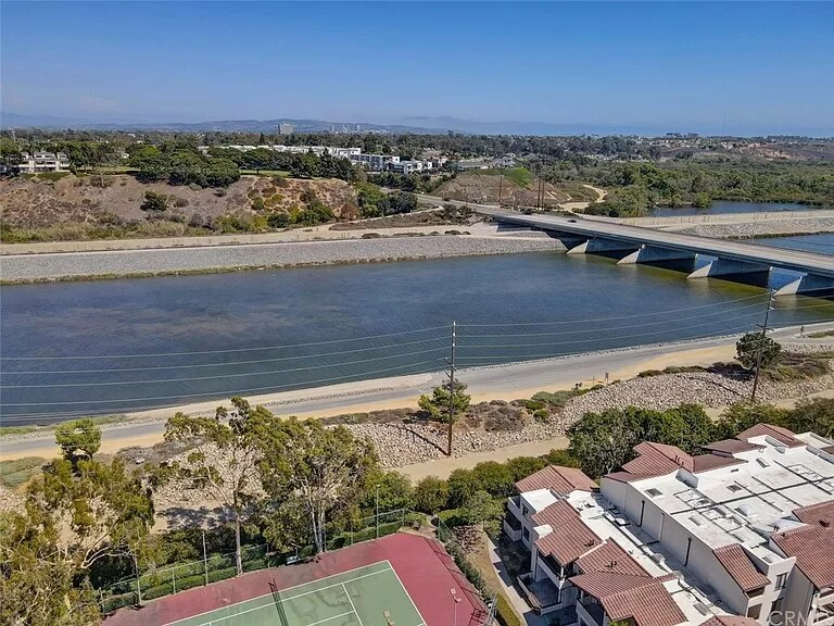 Building Photo - 21372 Brookhurst St