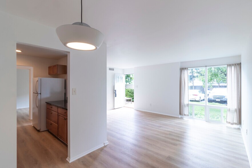 Building Photo - 104 Birch St