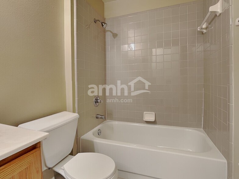 Building Photo - 4308 Iveyglen Ave