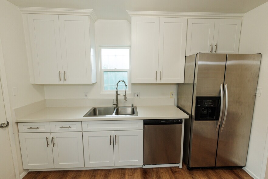 Building Photo - 547 Brooks Ave