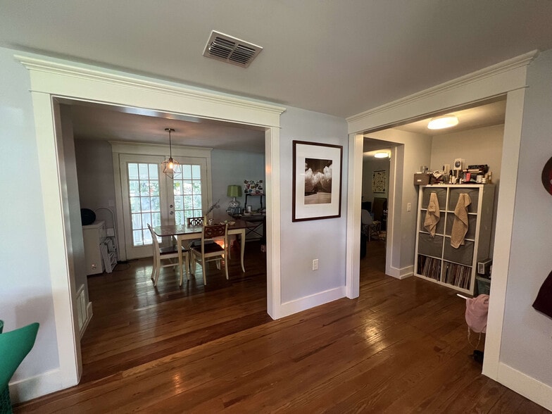 Building Photo - 1148 Lott Ave