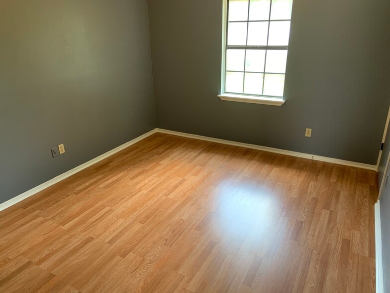 Building Photo - 920 Chippewah Dr