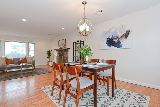 Building Photo - 21 Swan Ave