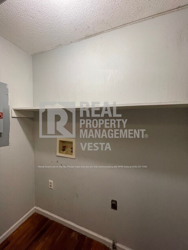 Building Photo - 307 Fox Tail Dr