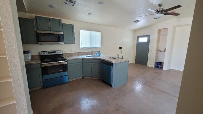 Building Photo - 1490 Tonto Dr