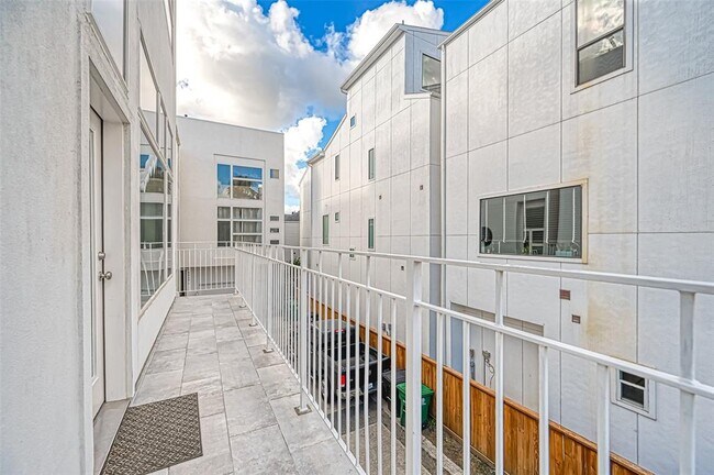 Building Photo - 5628 Kiam St