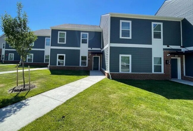 Building Photo - 5910 Arizona Ave