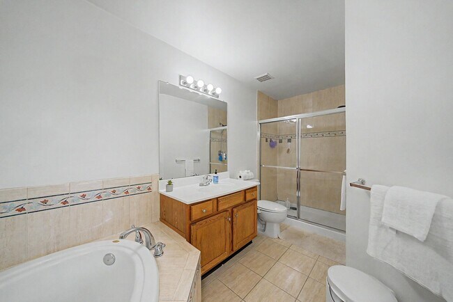 Building Photo - 180 Blue Heron Dr