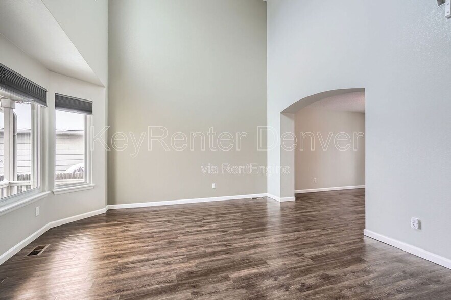 Building Photo - 5742 W 114th Pl