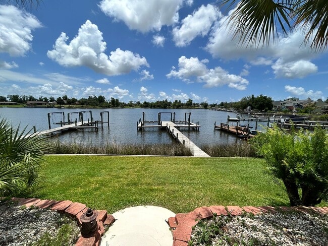 Building Photo - 2908 Country Club Dr