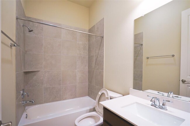 Building Photo - 29034 Canyon Oak Dr
