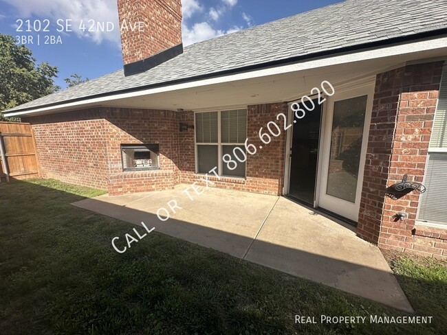 Building Photo - 3 bedroom home with 3 car garage!