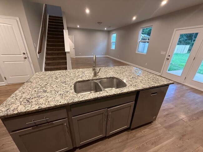 Building Photo - 2136 Postings Pt