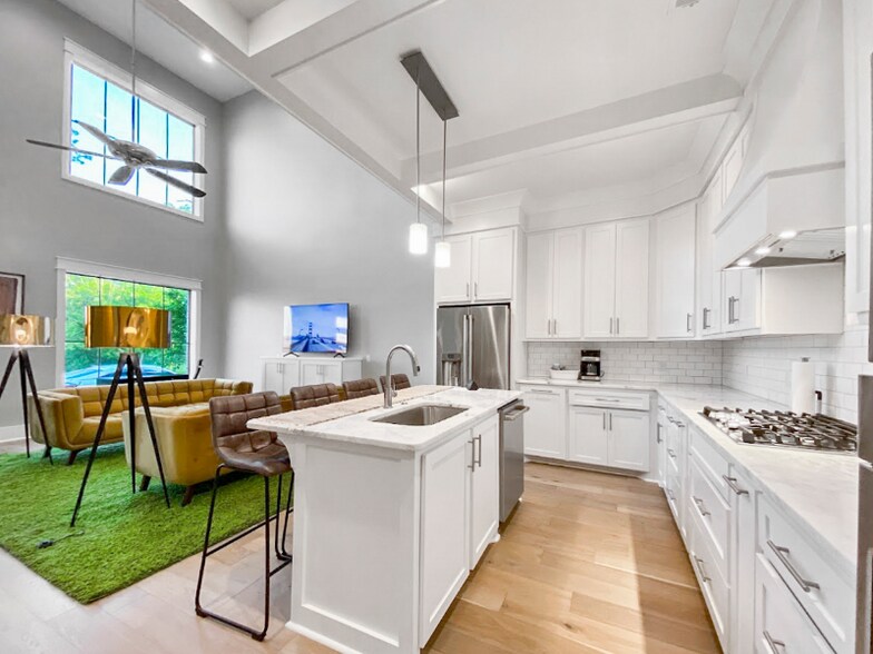 Building Photo - 127 S 31st Ave