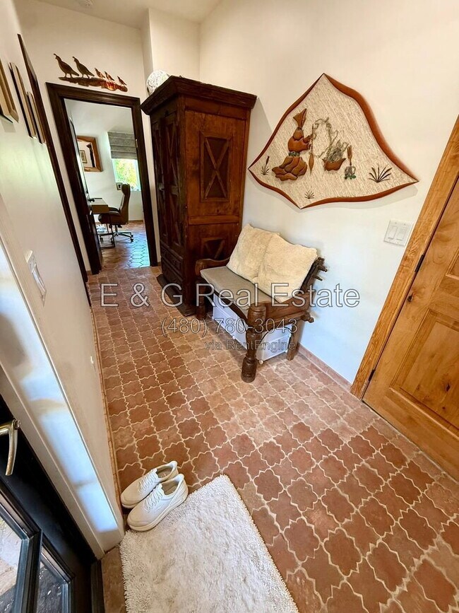 Building Photo - 8617 E Larkspur Dr