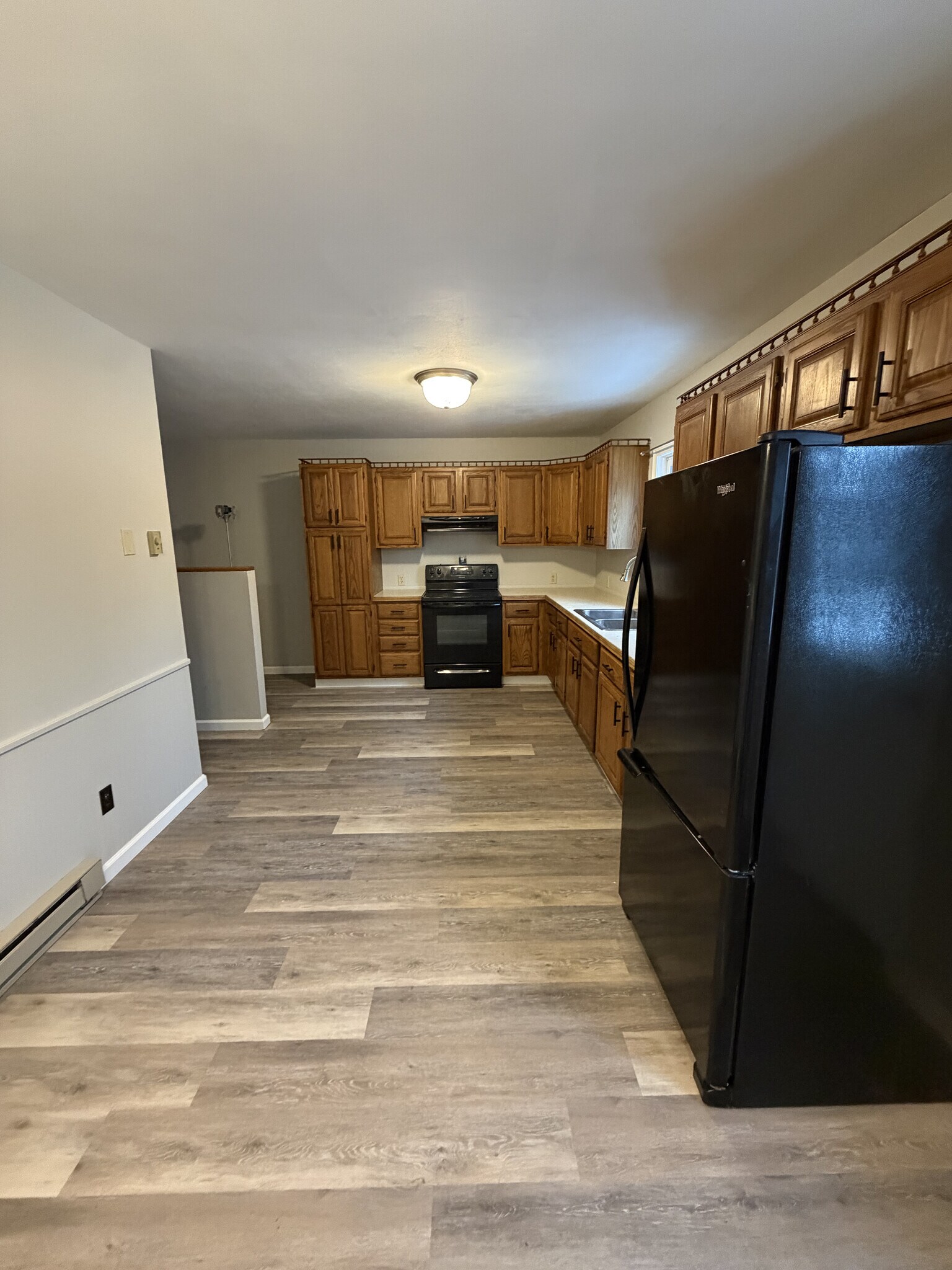 Building Photo - 285 1/4 Walnut St