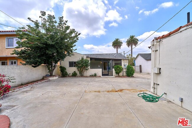 Building Photo - 1120 S Plymouth Blvd