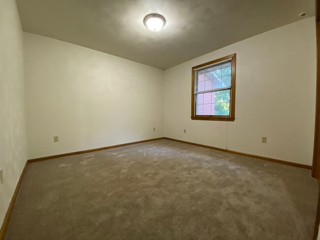 Building Photo - Lovely 2 Bedroom Townhouse with Private Patio, Off-Street Parking & MORE! Call Today!!