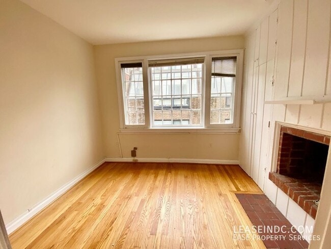 Building Photo - 3213 Cherry Hill Ln