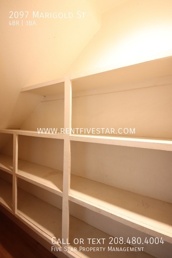 Building Photo - 2097 Marigold St