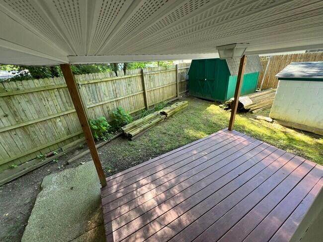 Building Photo - Adkins Rd House