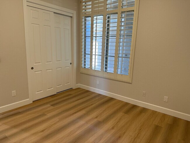Building Photo - 42107 N Mountain Cove Dr
