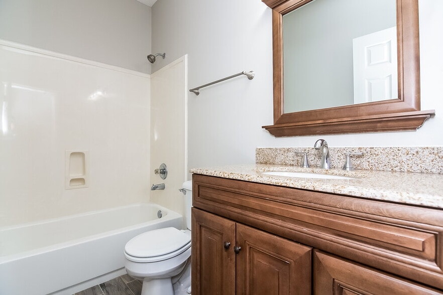 Building Photo - 5820 Lillian Bend Dr