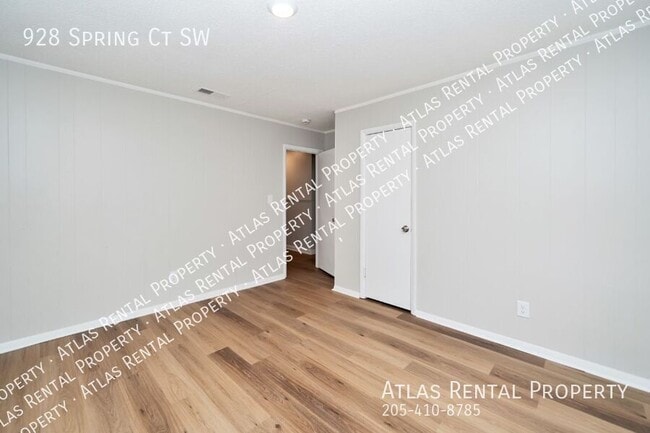 Building Photo - 928 Spring Ct SW