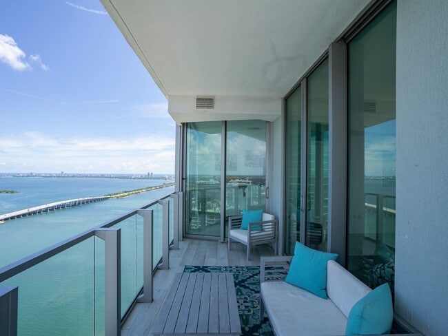 Building Photo - 2900 NE 7th Ave