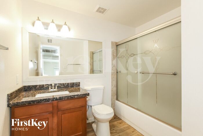 Building Photo - 3502 E Greenway Ln