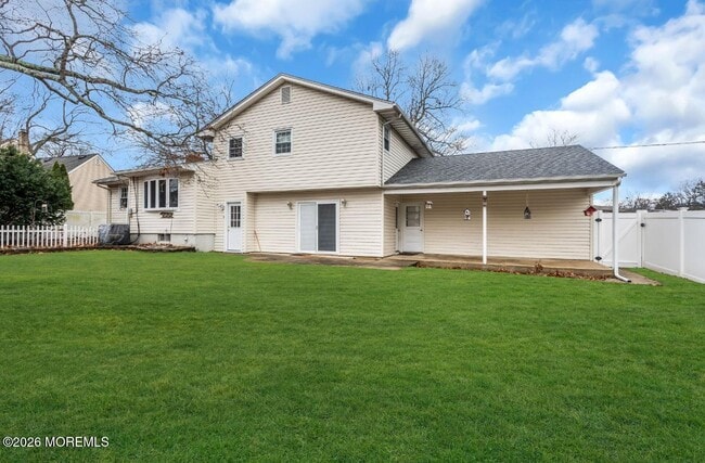 Building Photo - 869 Knight St