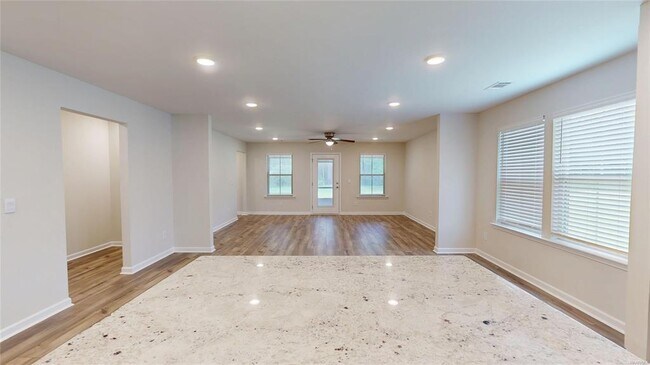 Building Photo - 172 Laila Wy