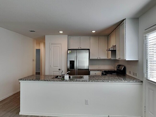 Building Photo - 5933 Antonio Pl