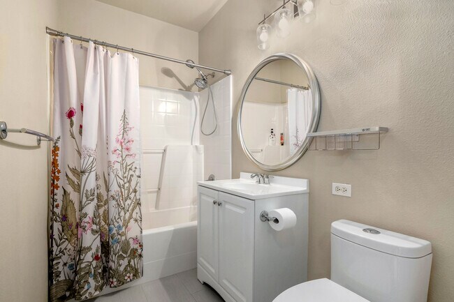 Building Photo - 13000 Admiralty Way