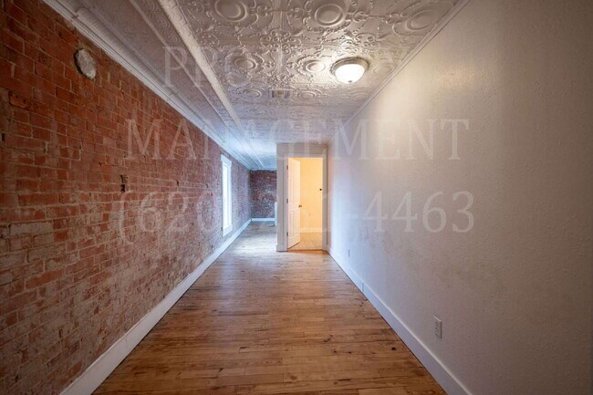 Building Photo - 215 W 4th Ave