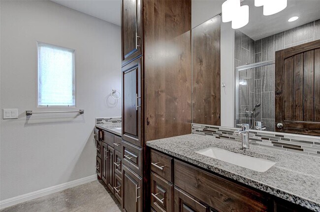 Building Photo - 1123 Walton Ln