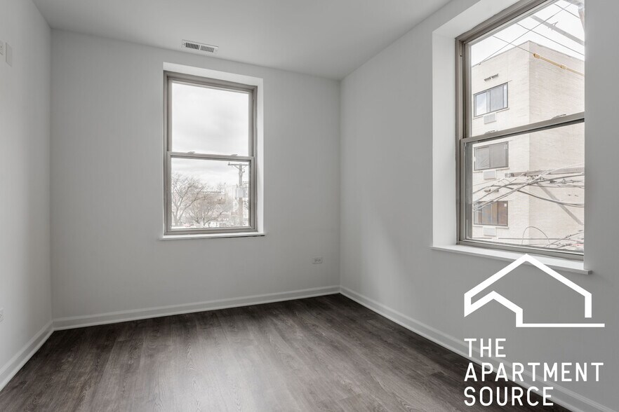 Building Photo - 940 W Winona St