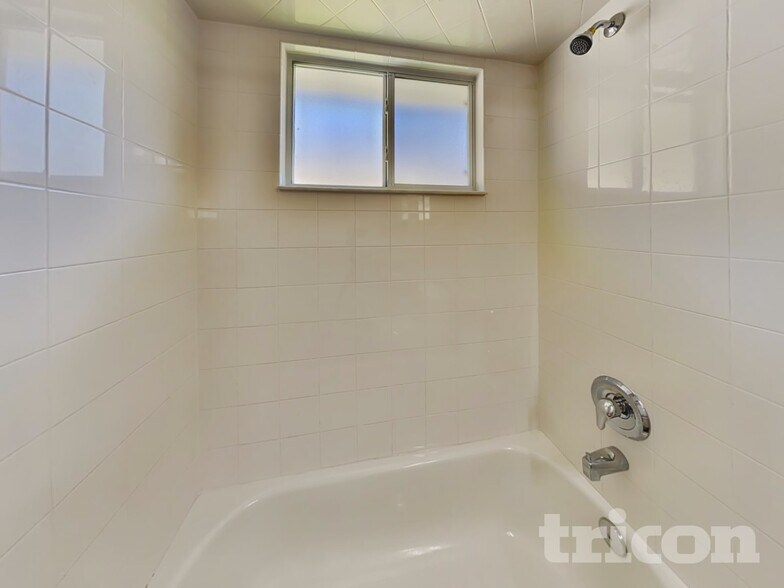 Building Photo - 2968 Majestic Oaks Ln