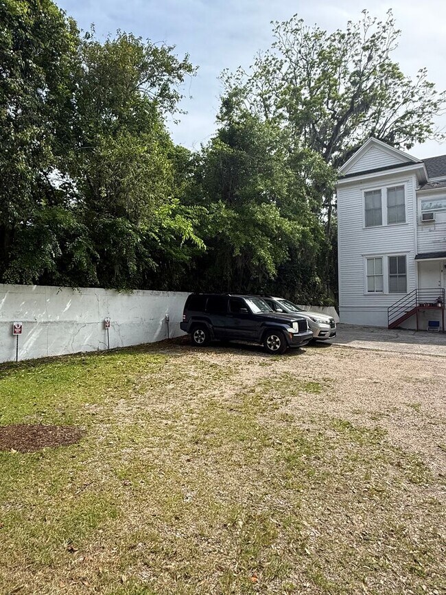Building Photo - 310 N Gadsden St