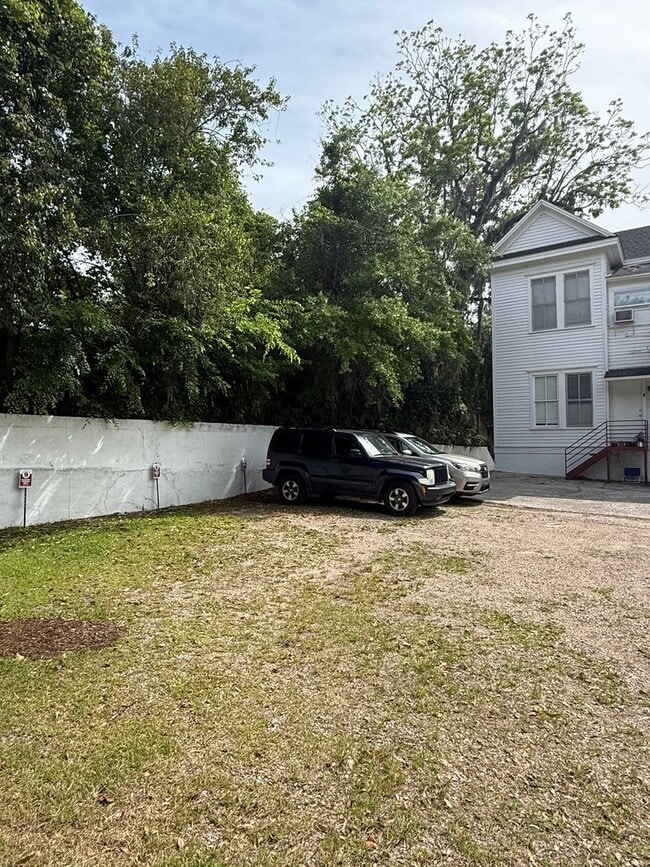 Building Photo - Midtown Apartment- in Historic House