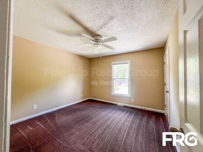 Building Photo - 206 Lindbeth Dr