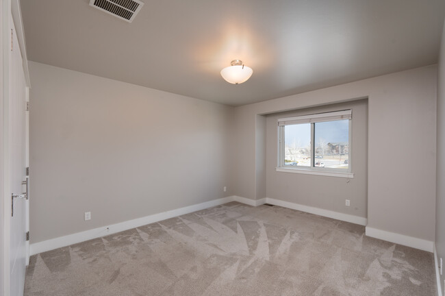 Building Photo - 3083 Warbler Way