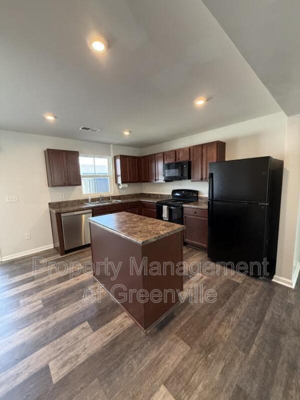 Building Photo - 103 Fernside Ct